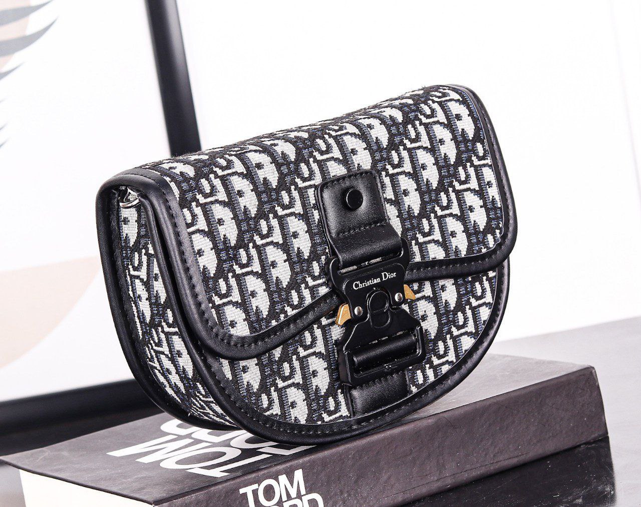 /public/uploads/photos/shares/Suzy bags/IMG_2586.jpeg